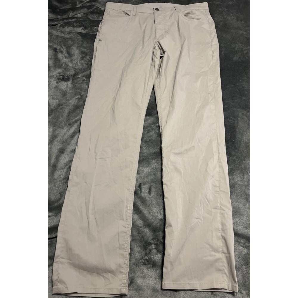 Size 35 Faherty Men’s Movement 5-Pocket Pant Fossil